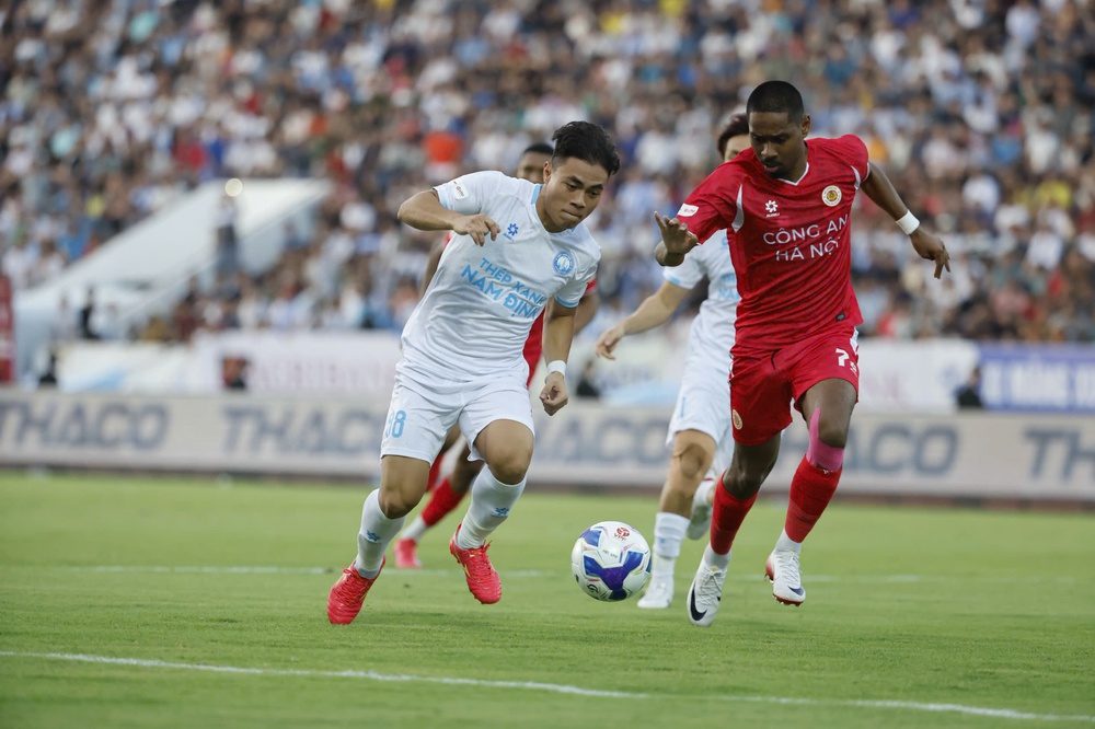 BLV Vũ Quang Huy: “Mùa giải V-League mới đáng để chờ đợi” - Ảnh 2.