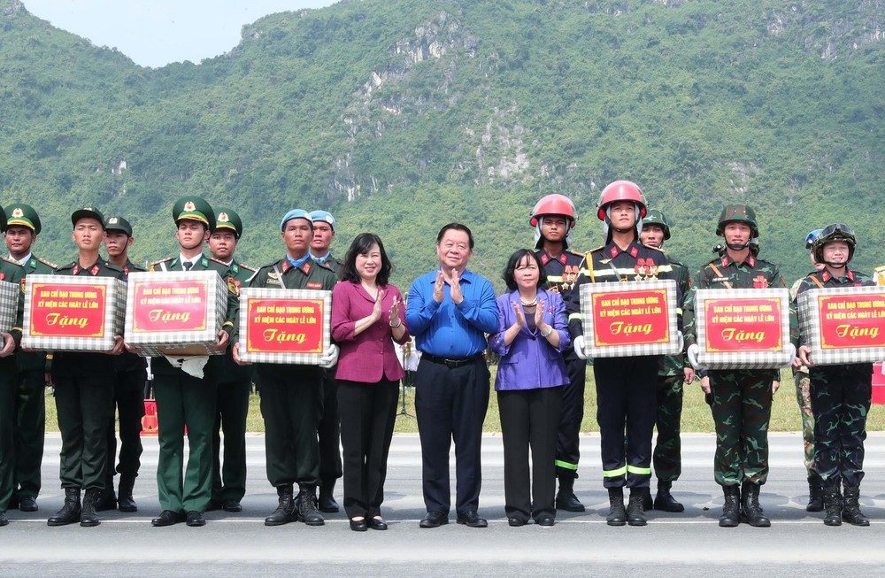 Trưởng ban Tuyên giáo và Dân vận Trung ương: Lan tỏa mạnh mẽ hơn nữa làn sóng yêu nước và niềm tự hào dân tộc - Ảnh 15.