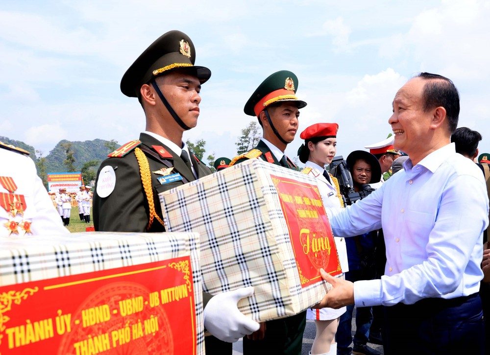 Trưởng ban Tuyên giáo và Dân vận Trung ương: Lan tỏa mạnh mẽ hơn nữa làn sóng yêu nước và niềm tự hào dân tộc - Ảnh 11.