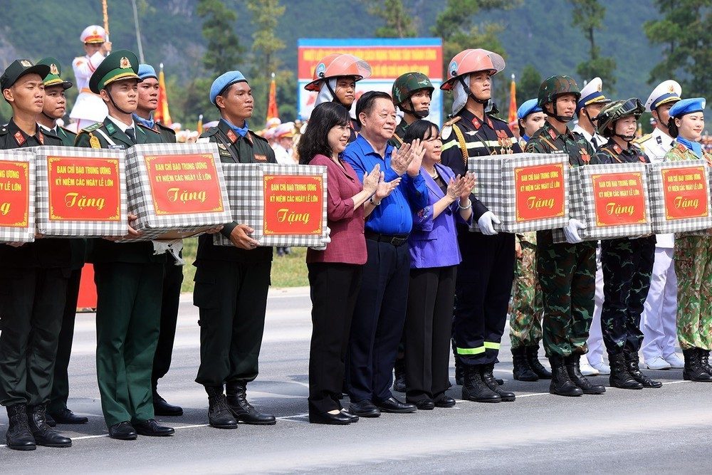 Trưởng ban Tuyên giáo và Dân vận Trung ương: Lan tỏa mạnh mẽ hơn nữa làn sóng yêu nước và niềm tự hào dân tộc - Ảnh 10.