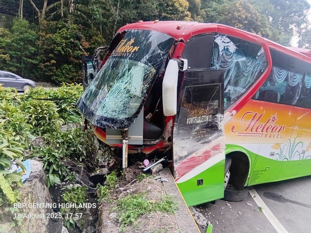 Xe buýt chở du khách Việt Nam gặp nạn tại Malaysia: Toàn bộ hành khách đều an toàn - Ảnh 2.